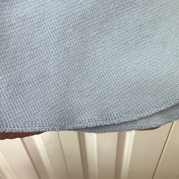 GAP Men's Athletic Fit Sky Blue Long Sleeve Tee - Picture 4 of 7